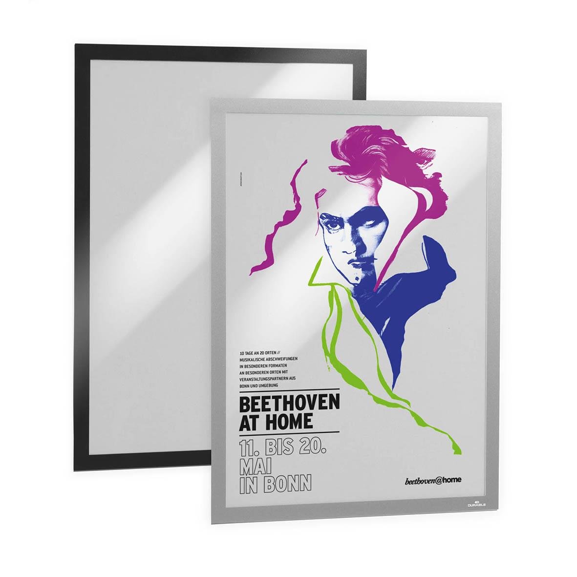 Svart Duraframe poster med konstnärsbild och text Beethoven at Home i A2 storlek