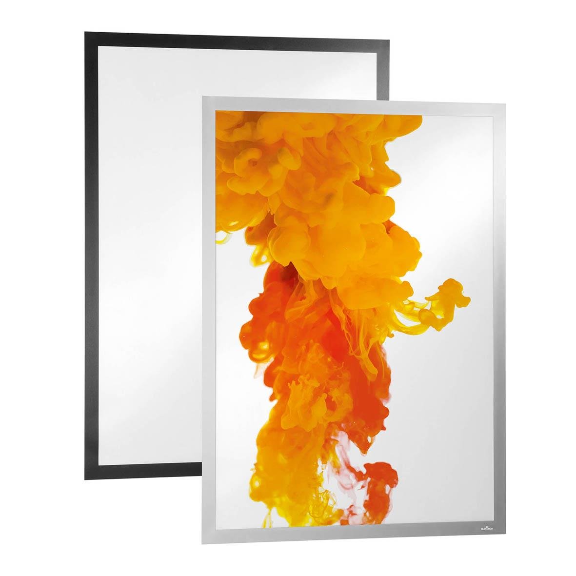Svart Duraframe posterram i A1 storlek med tydlig bild av orange och gul färgexplosion