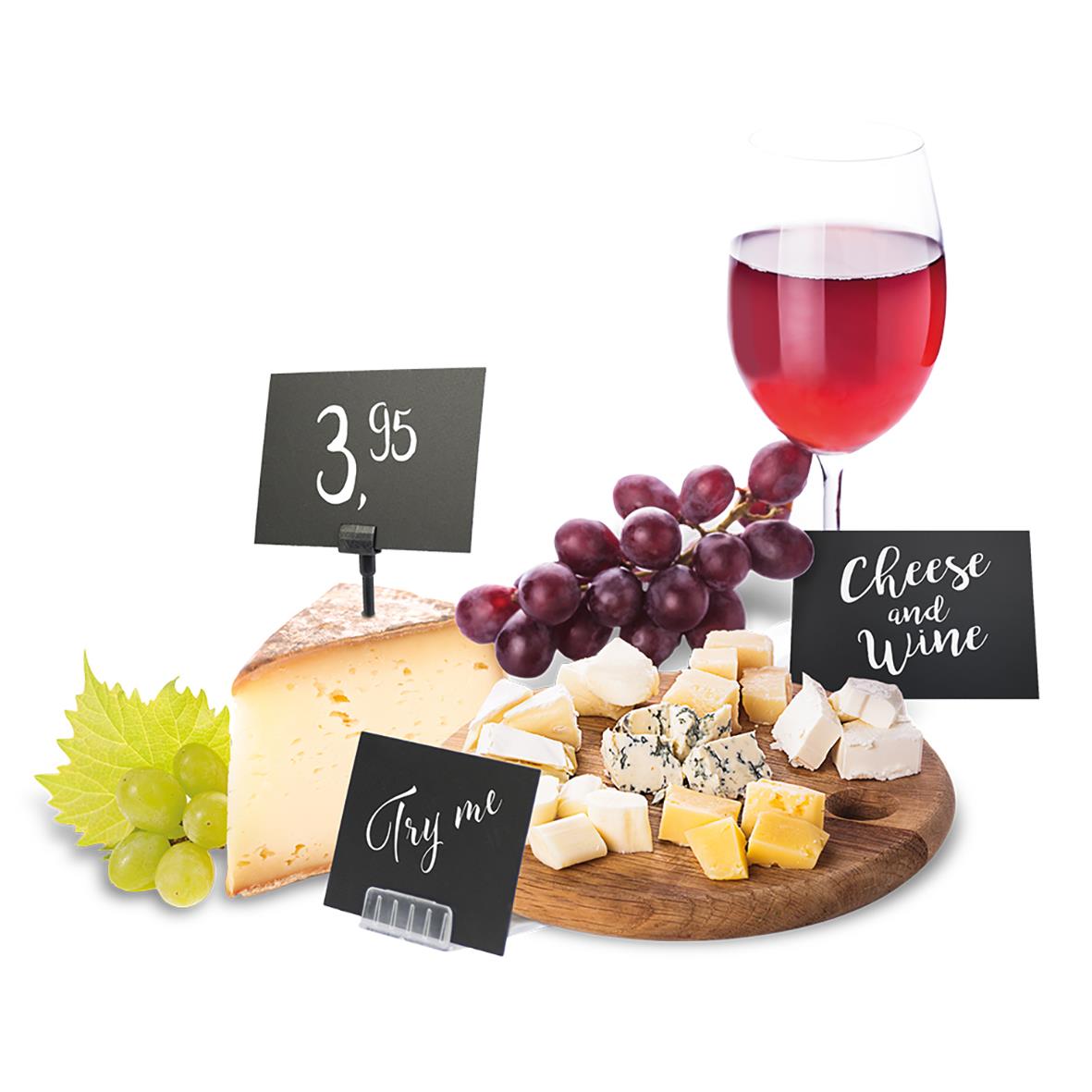 Svart griffelskylt med text Securit, inkluder penna och hållare, framför ost, vin och druvor