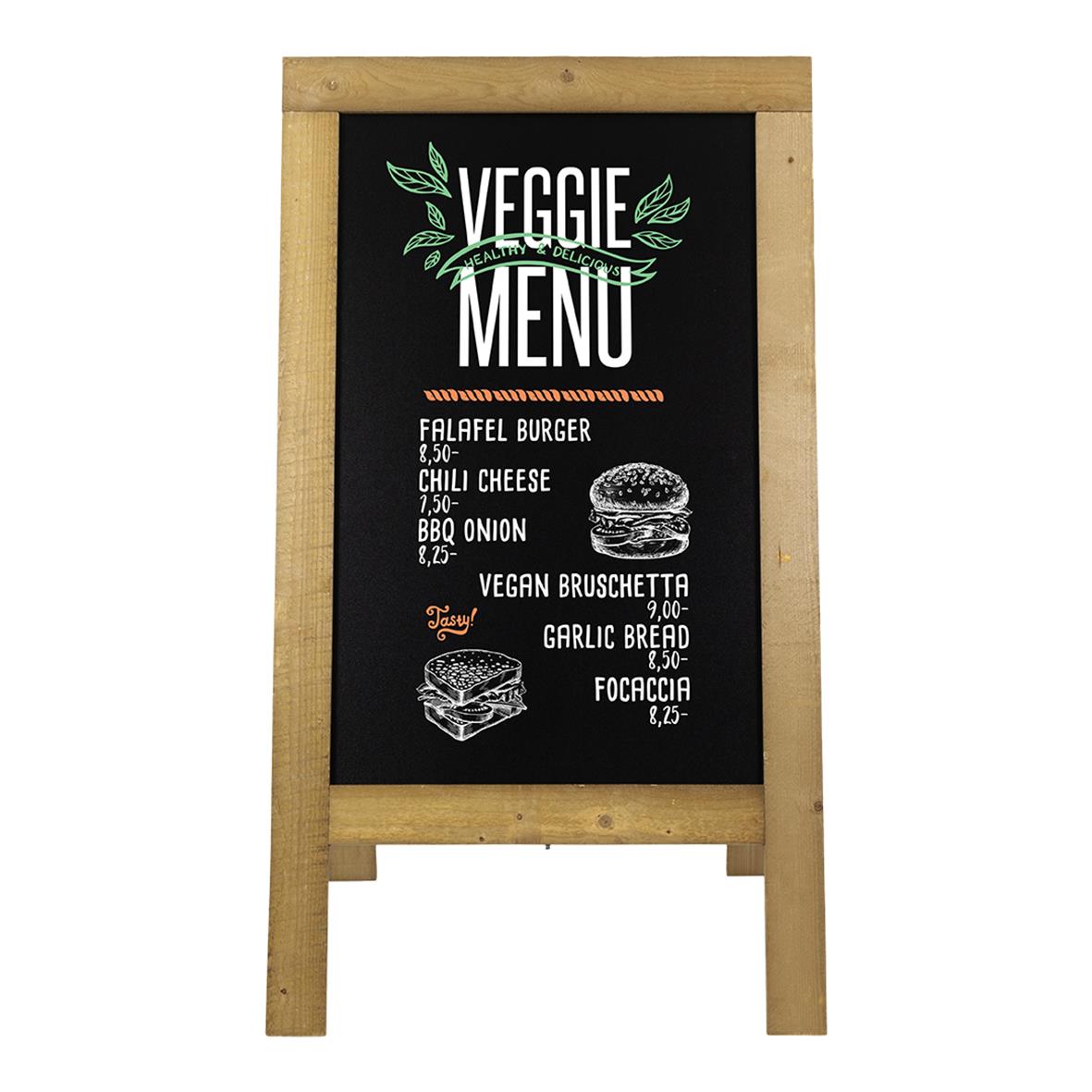 Gatuställ med svart griffeltavla och träram, visar vegansk meny med falafelburgare, chili cheese, BBQ onion, vegan bruschetta, garlic bread och focaccia