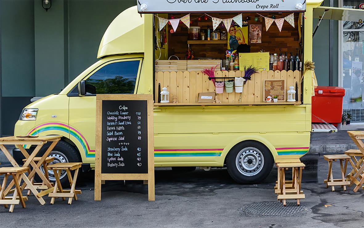 Gatuställ Securit Nature Bok Natur 58x94cm skrivyta, gul foodtruck med menybricka och utemöbler