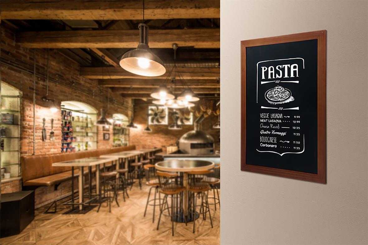 Griffeltavla Securit för vägg i mahogny, 50x70cm med skrivyta i ett café eller restaurangmiljö