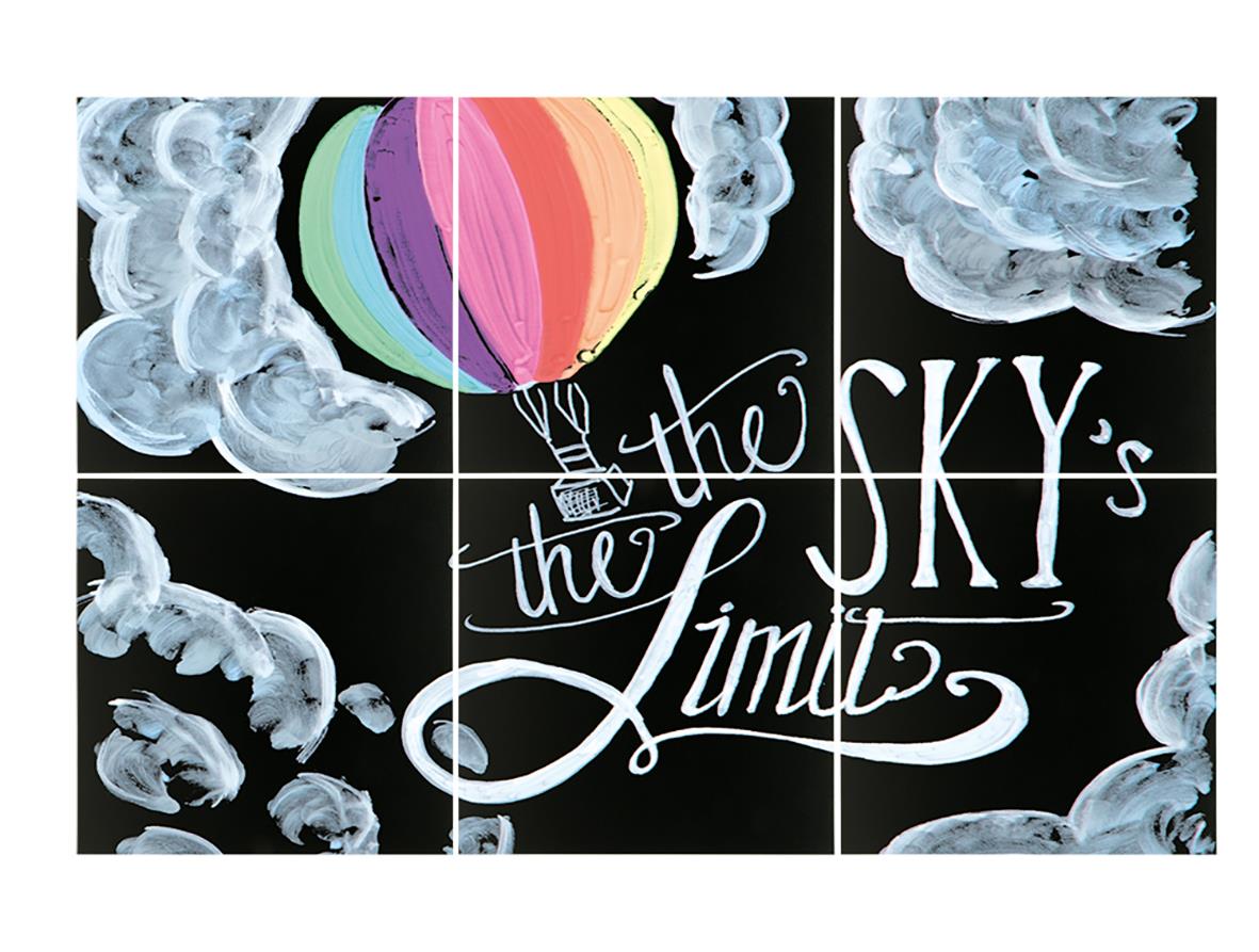 Svart griffeltavla med målat moln och luftballong, texten the sky's the limit, 40x40cm, utan ram för väggmontering