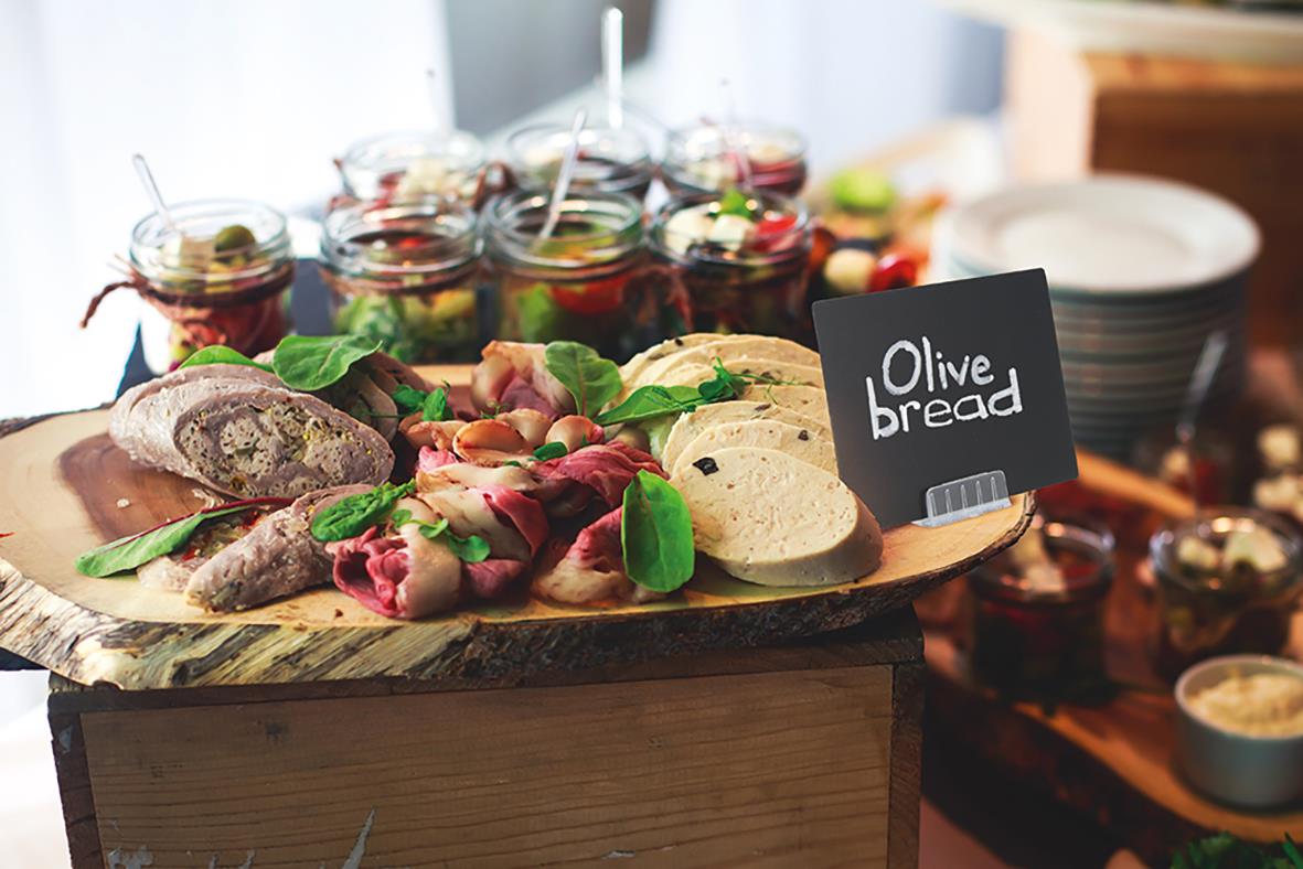 Skylthållare Securit till griffelskyltar transparent med en matbricka och små glasburkar i bakgrunden