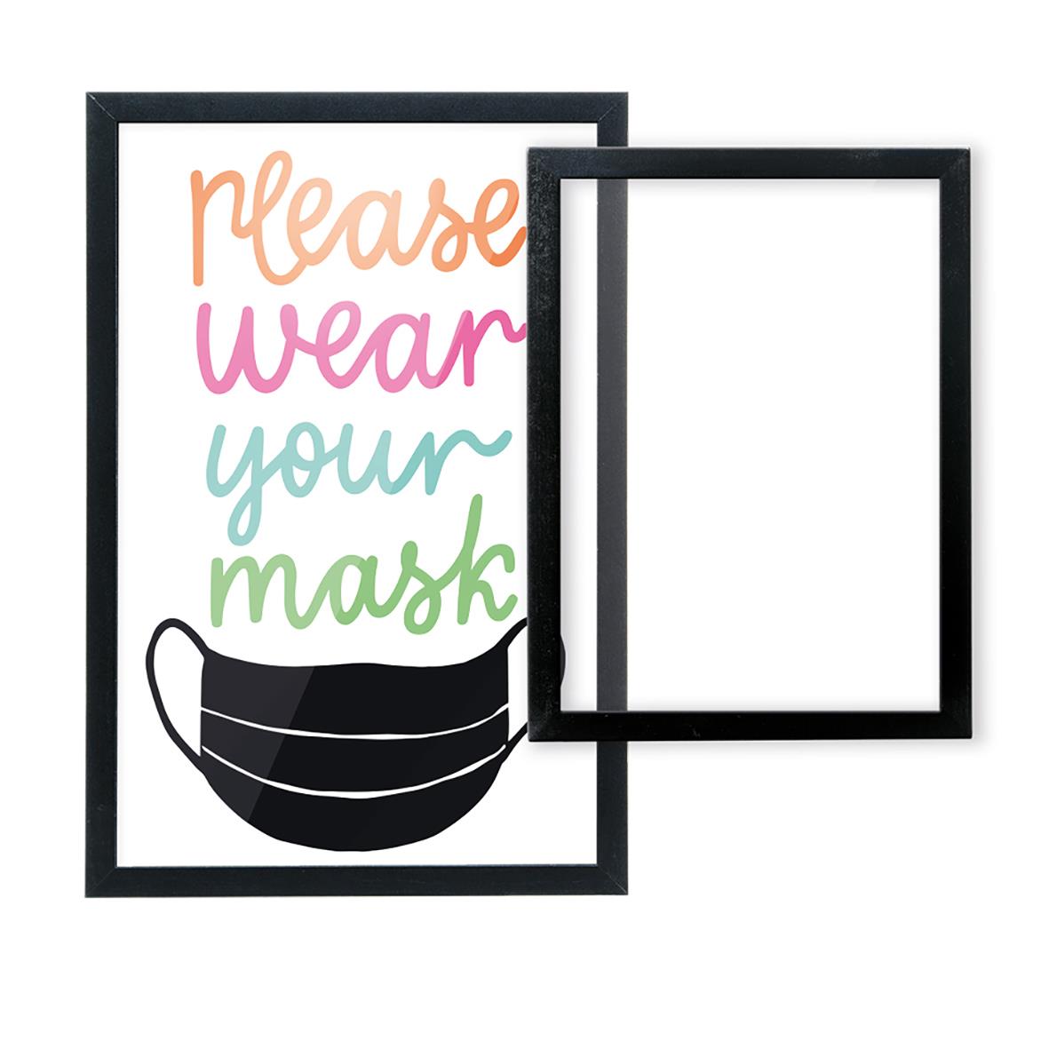 Glastavla med skrivyta och svart ram, text om att bära mask