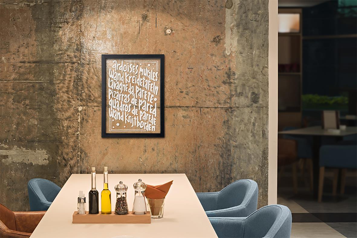 Glastavla Securit för vägg 25x35cm med skrivyta, monterad på vägg i ett rum