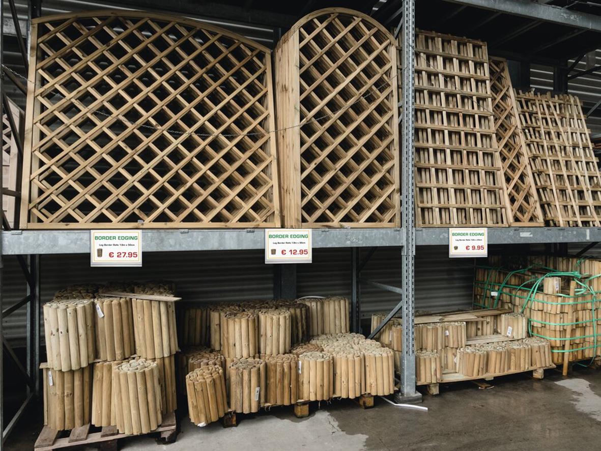 Vattentåliga plastfickor och magnetiska A5-förvaringslösningar på butikshyllan