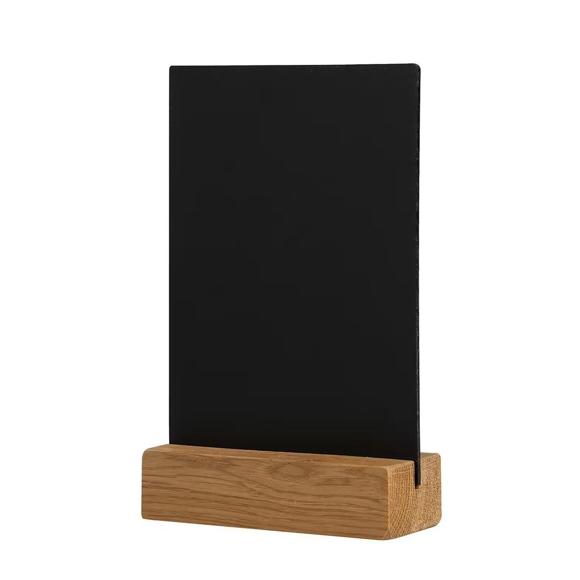 Svart griffelskylt med brunt träfäste i A4-storlek