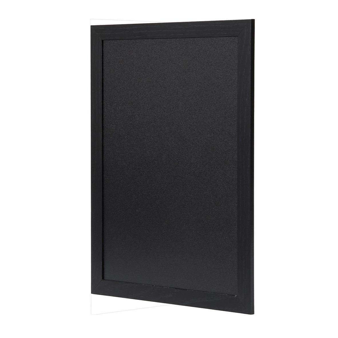 Svart anslagstavla med ram för att fästa med nålar eller magneter