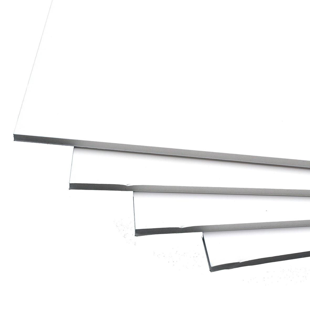 Vit kapaskiva 5mm tjock, 50x70cm, staplade på varandra