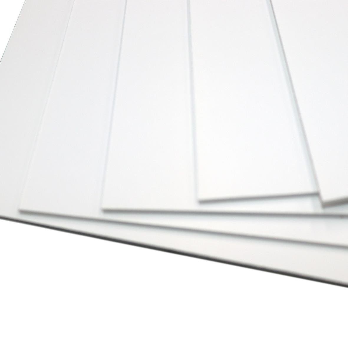 Vit kapaskiva 3mm tjock, 70x100cm, staplade på varandra