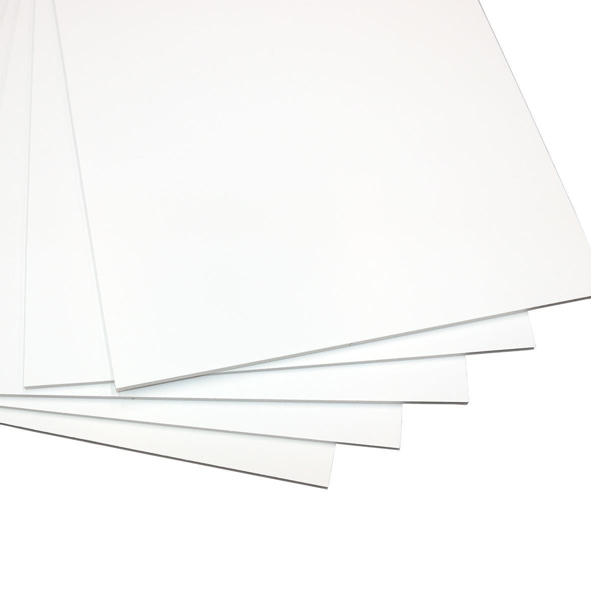 Vit kapaskiva 3mm tjock, 70x100cm, staplade på varandra