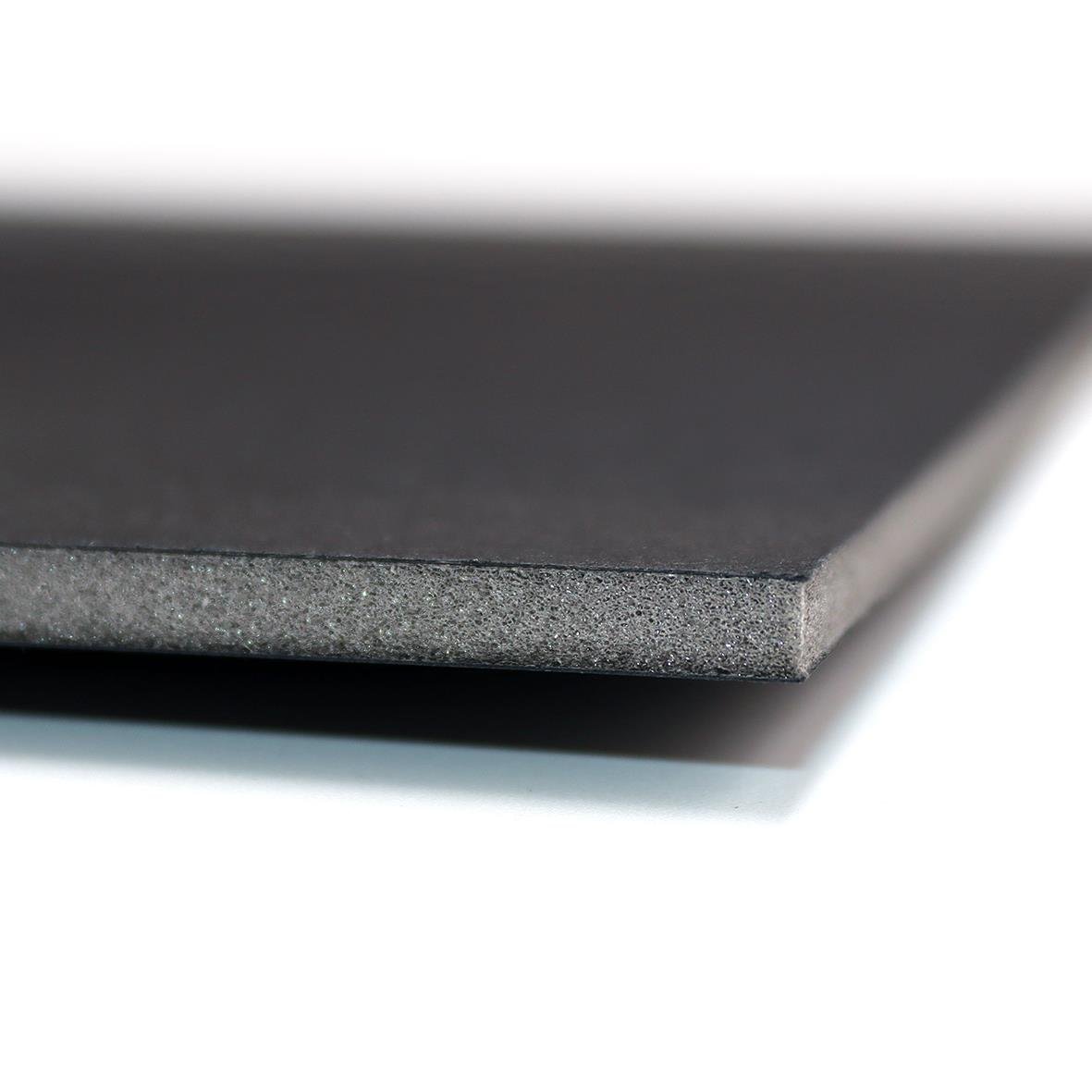 Svart kapaskiva 5mm tjock, 70x100cm, visad i close-up med fokus på kanten