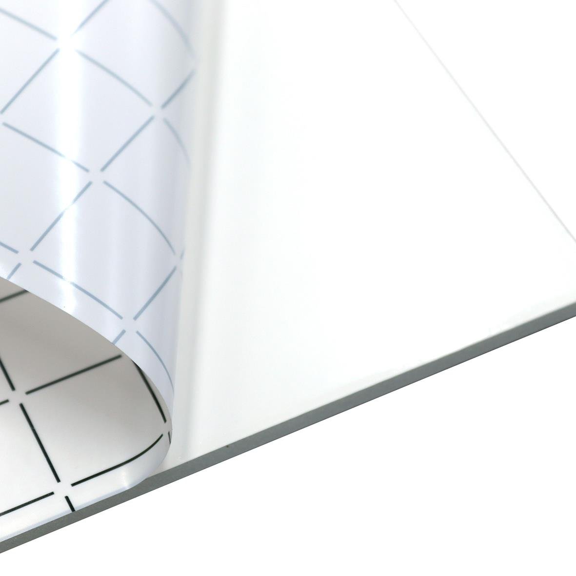 Vit självhäftande kapaskiva 5mm tjock, 70x100cm, delvis avskuren