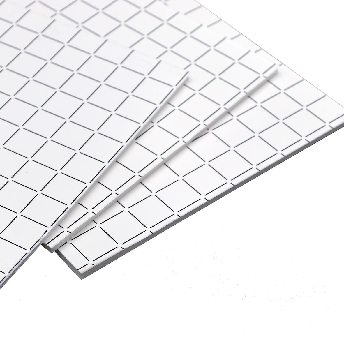 Vit självhäftande kapaskiva 5mm tjock, 70x100cm, med rutnätmönster