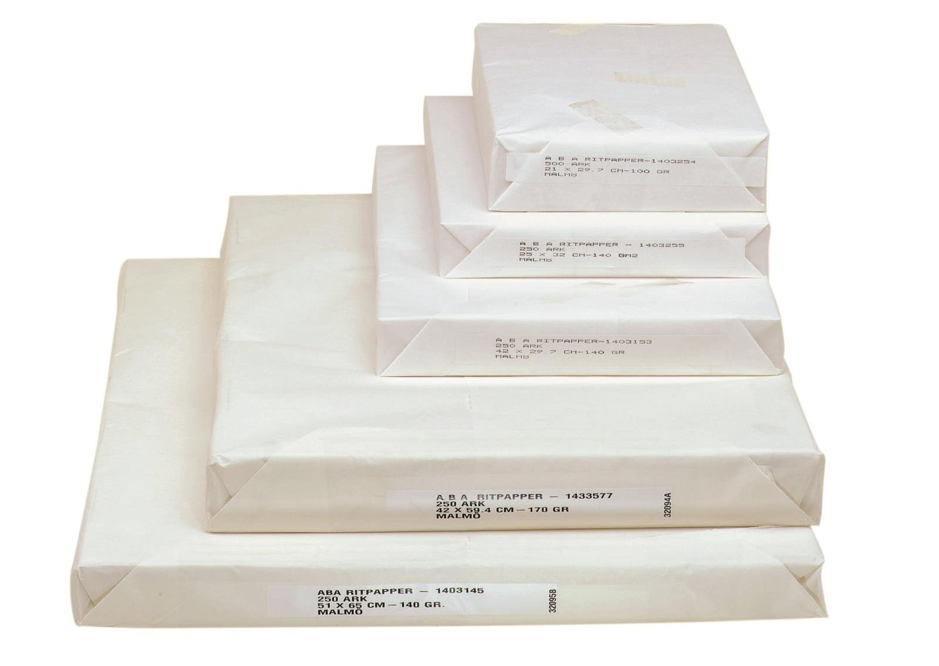 Fyra paket A4-ritpapper i olika storlekar, vikt 100g