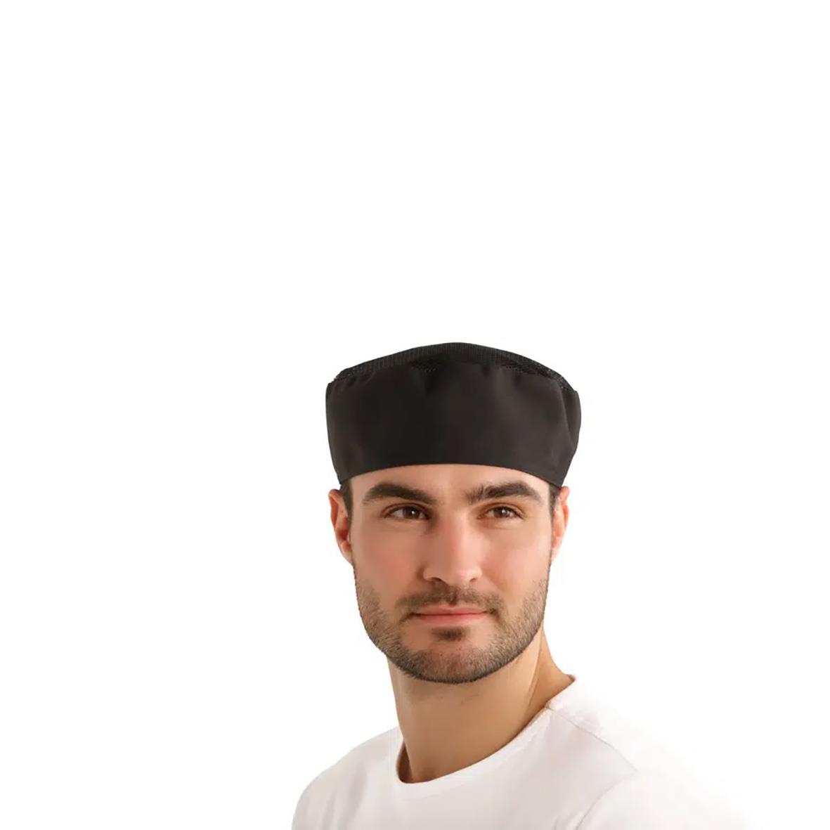 Svart mössa med nät och Kentaur-etikett, One Size, bärs av man