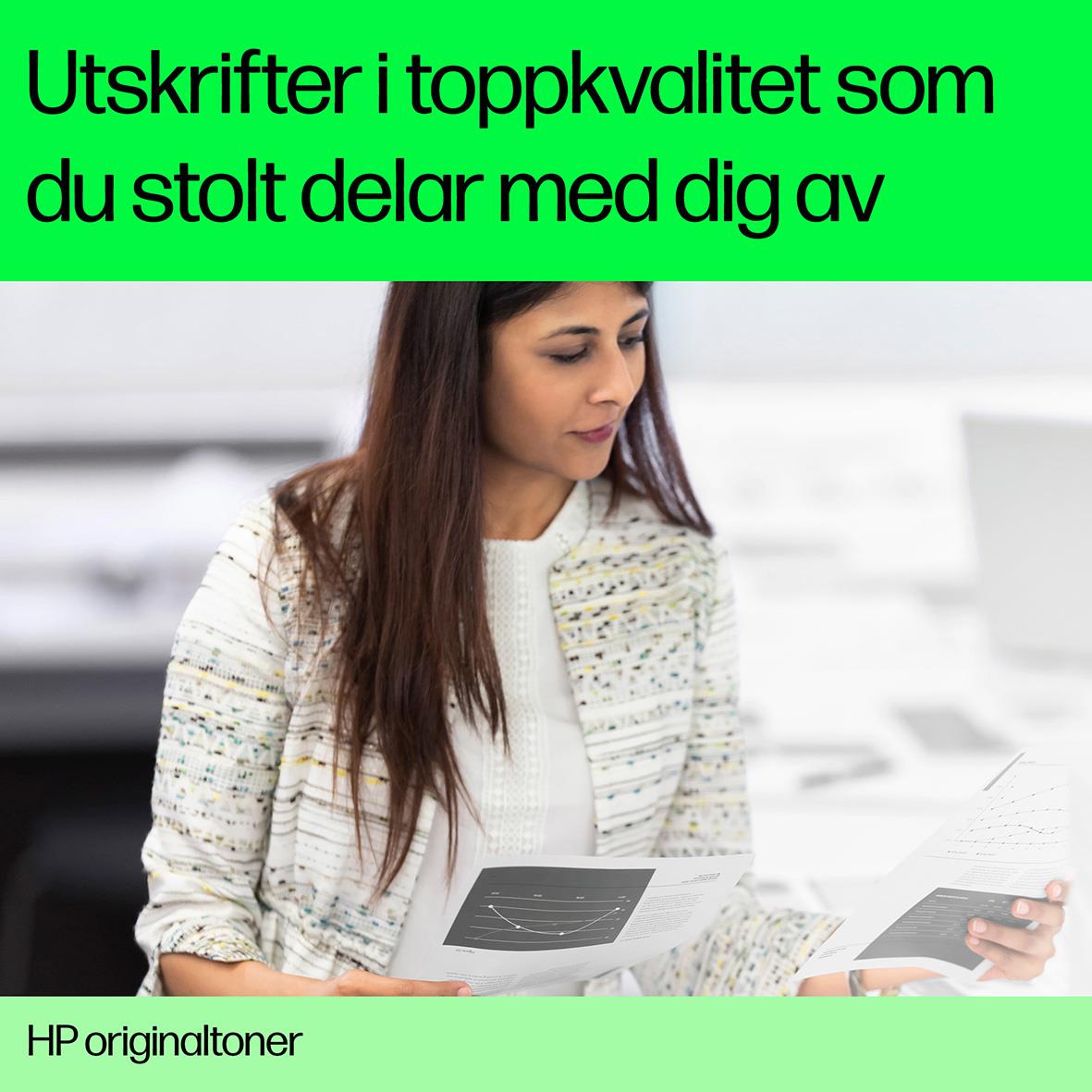 Kvinna som skriver ut med HP 651A magentatoner, text om utskriftskvalitet och stolthet