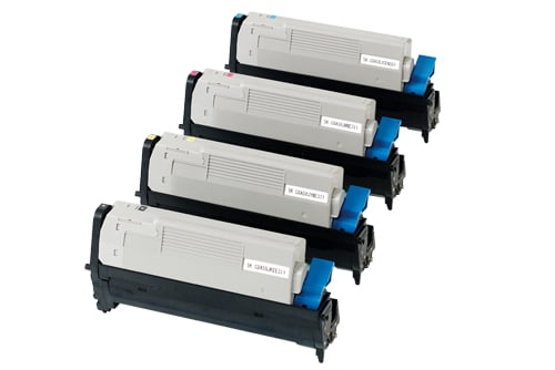 Fyra tonerpatroner för skrivare, vita och svarta, med blåa och svarta delar