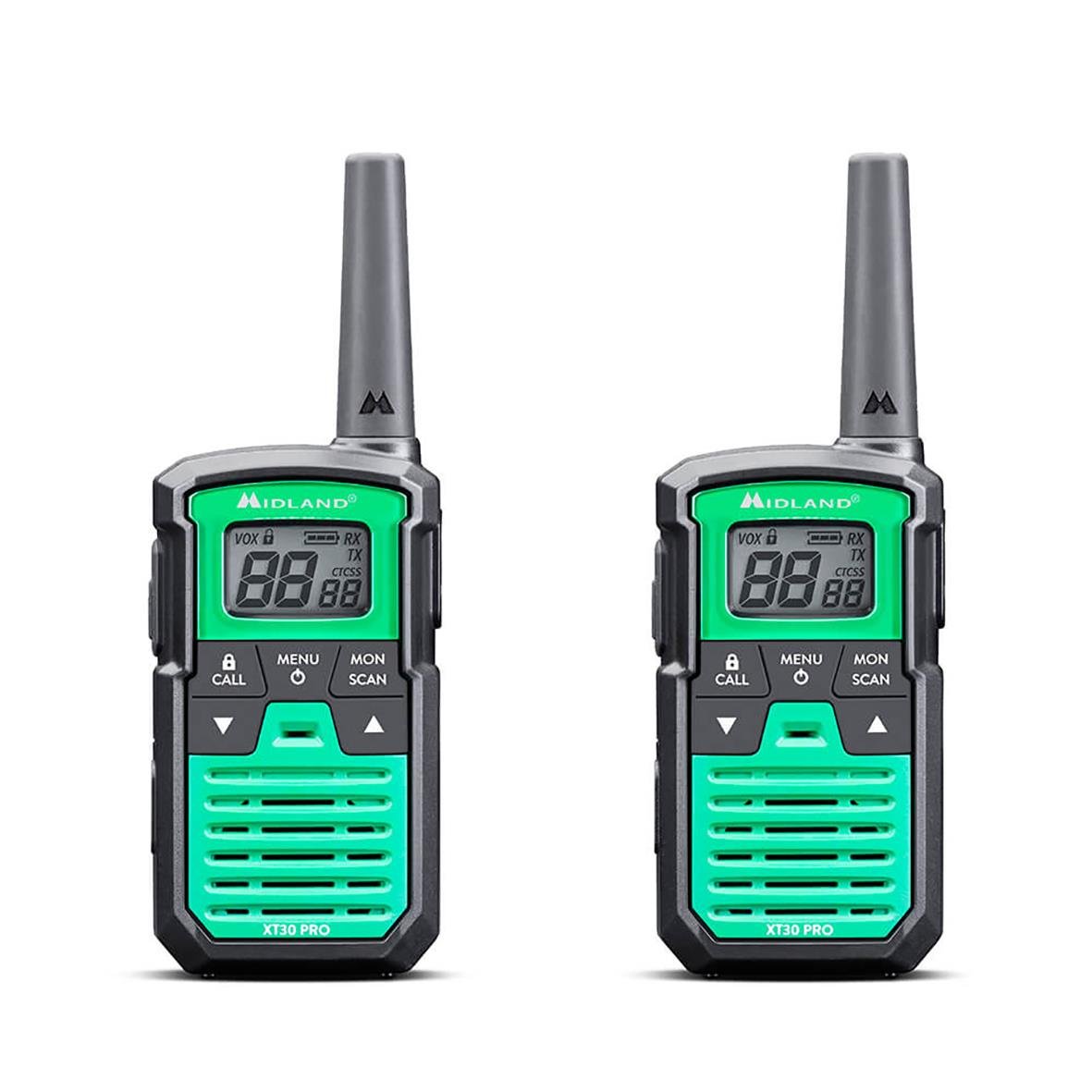 Två Midland XT30 Pro walkie talkies i svart och grönt med antenner och display