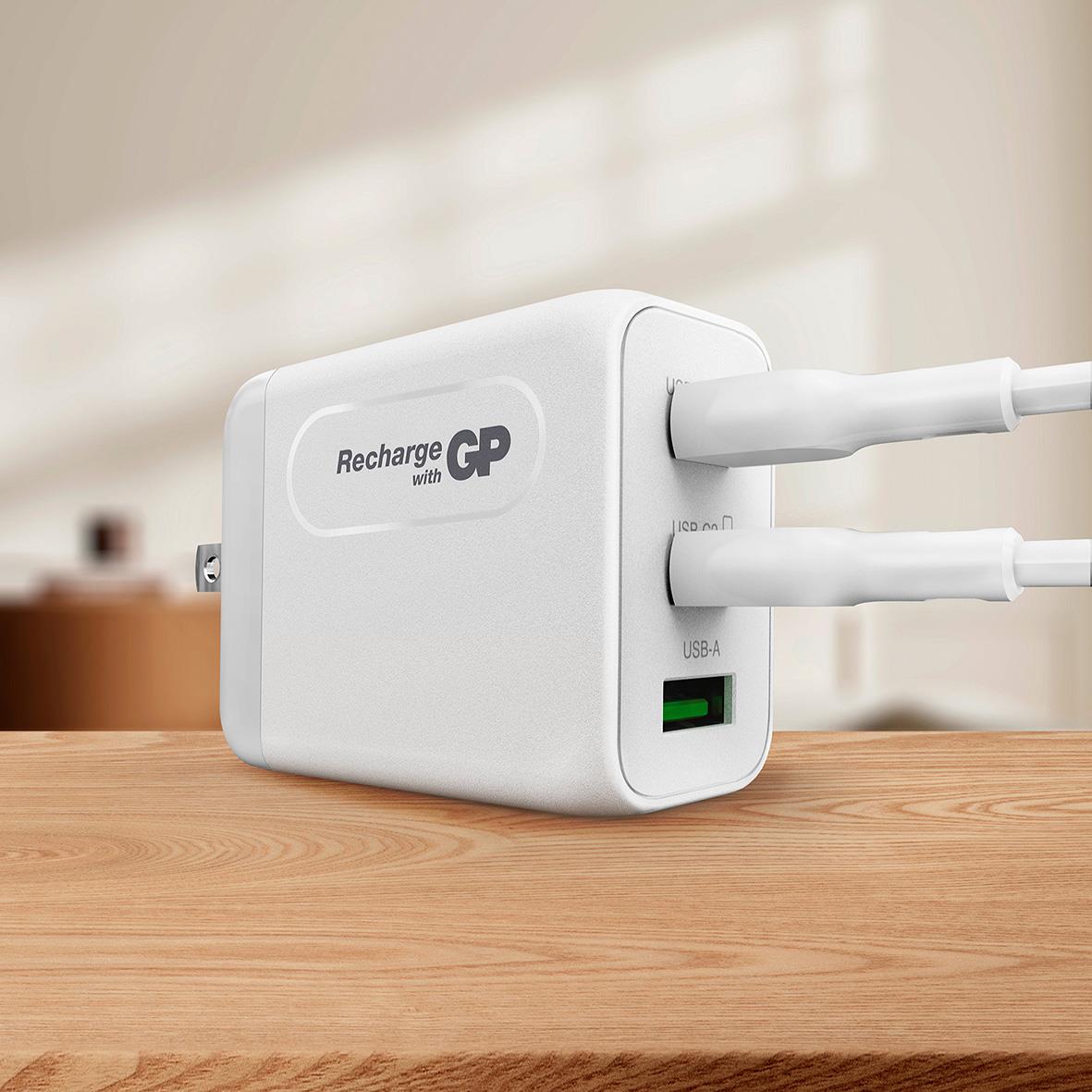 " GP GaN PD 65W med 2 USB-C och 1 USB-A-port, avancerad GaN-teknologi för hög effektivitet och mindre värme"