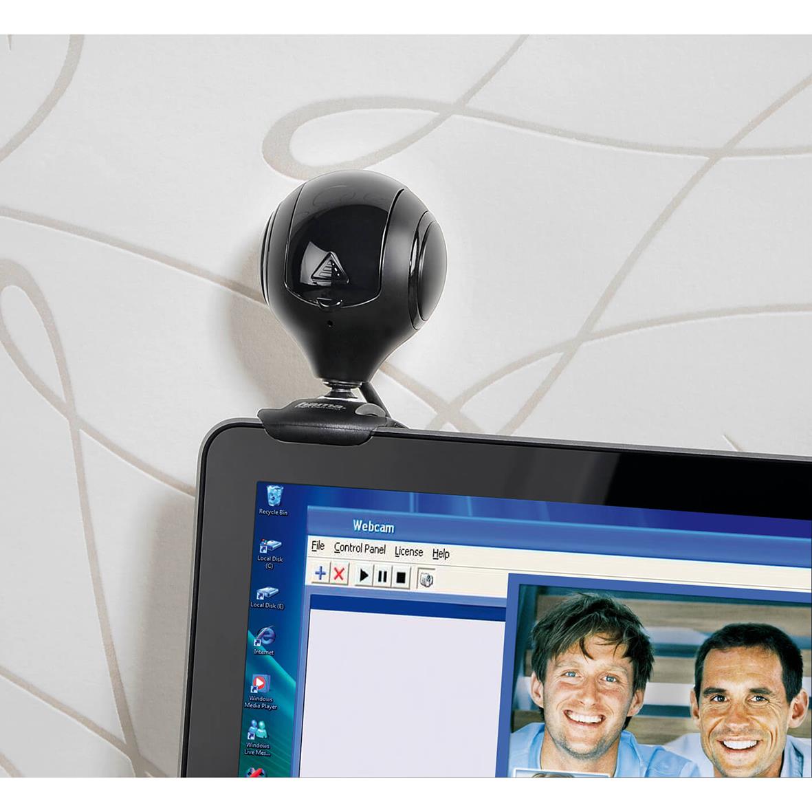 Webbkamera Hama HD Spy Protection monterad på en datorskärm