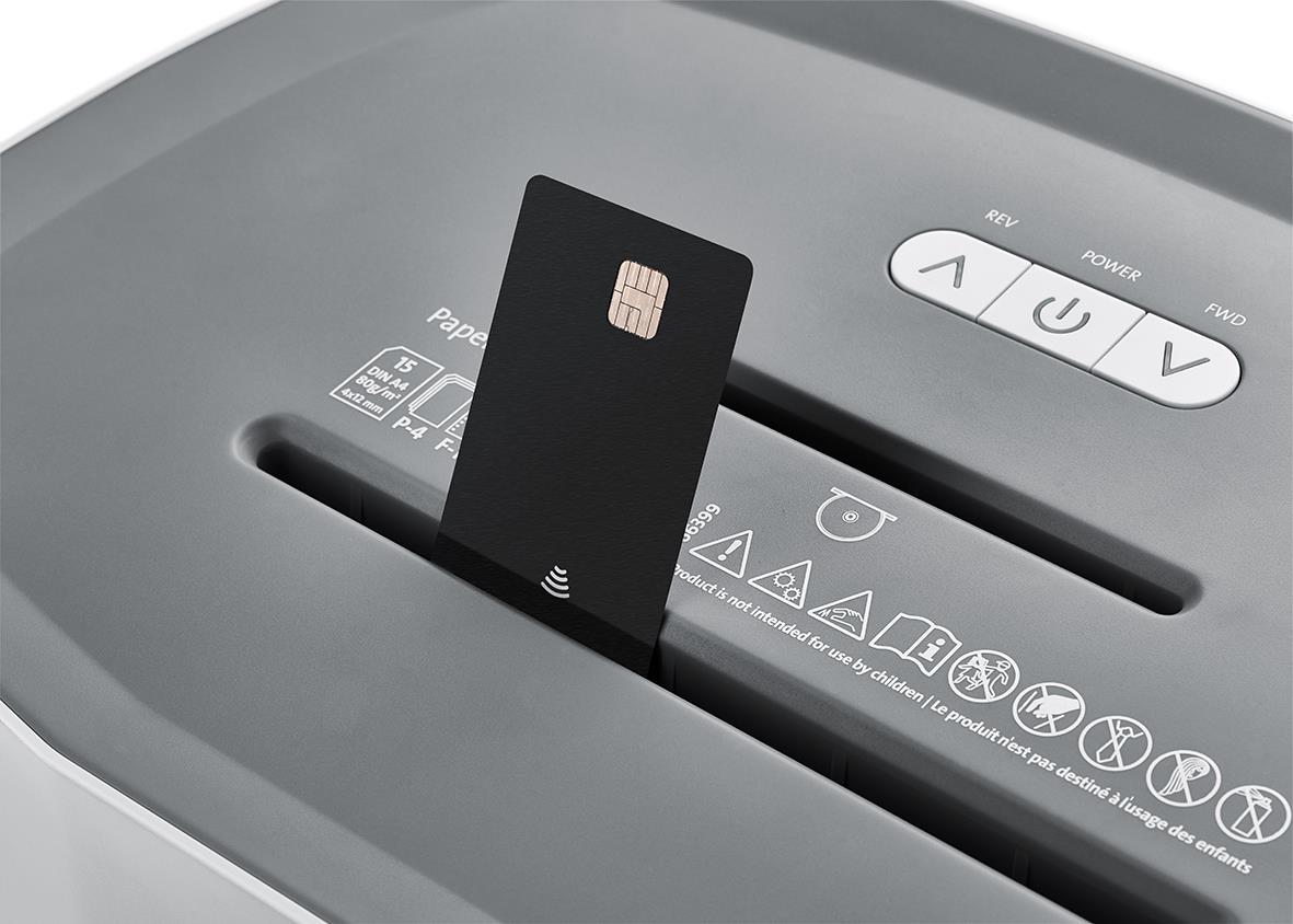 Dahle PaperSafe 380 P4 dokumentförstörare med kreditkort i inmatningsfacket