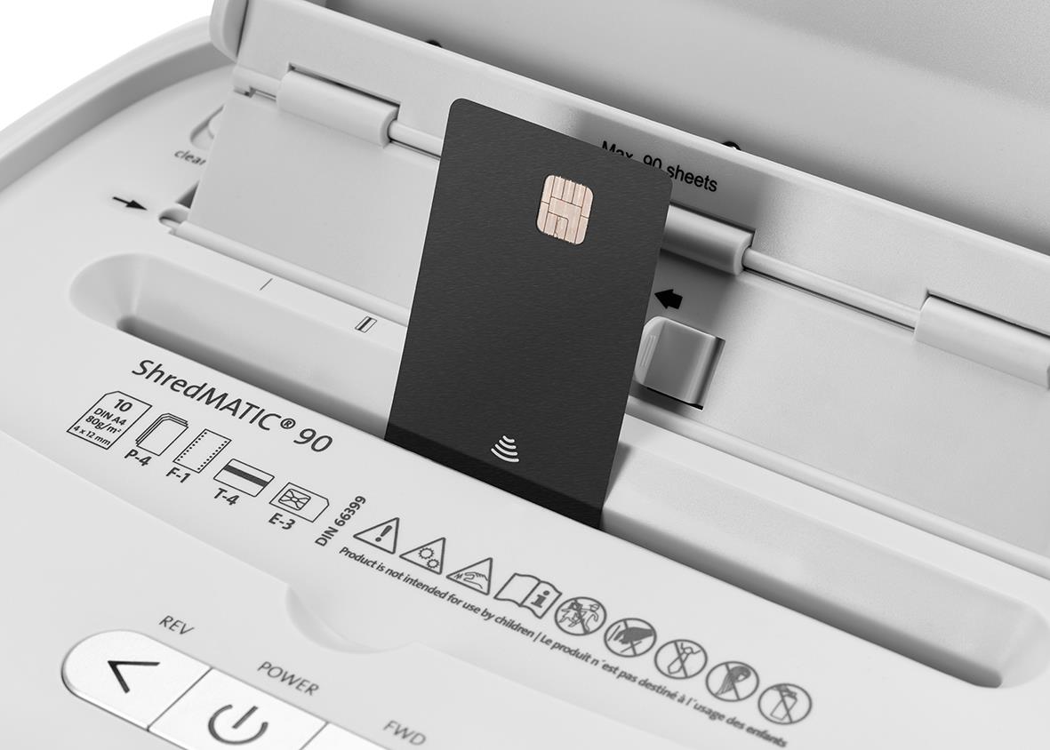 Dahle ShredMatic 90 P4 dokumentförstörare med kreditkort i inmatningsfacket