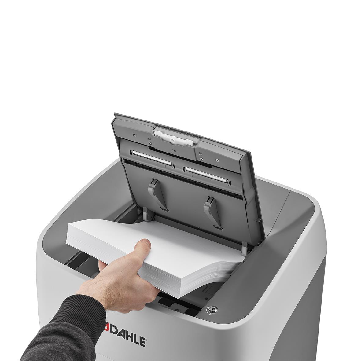 Dahle ShredMatic 300 P5 dokumentförstörare som krossar papper