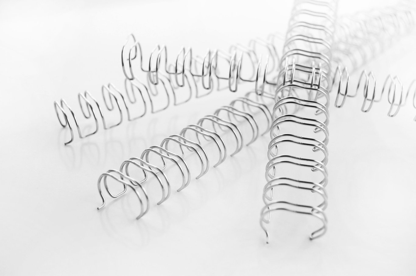 Vit Wirespiral GBC WireBind 3:1 6mm för A4, flera spiraler av metall