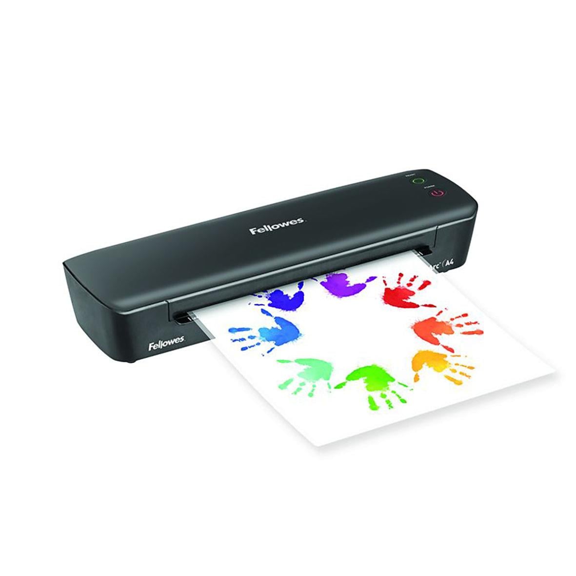 Lamineringsmaskin Fellowes Arc A4 som laminera ett färgglatt papper med handavtryck