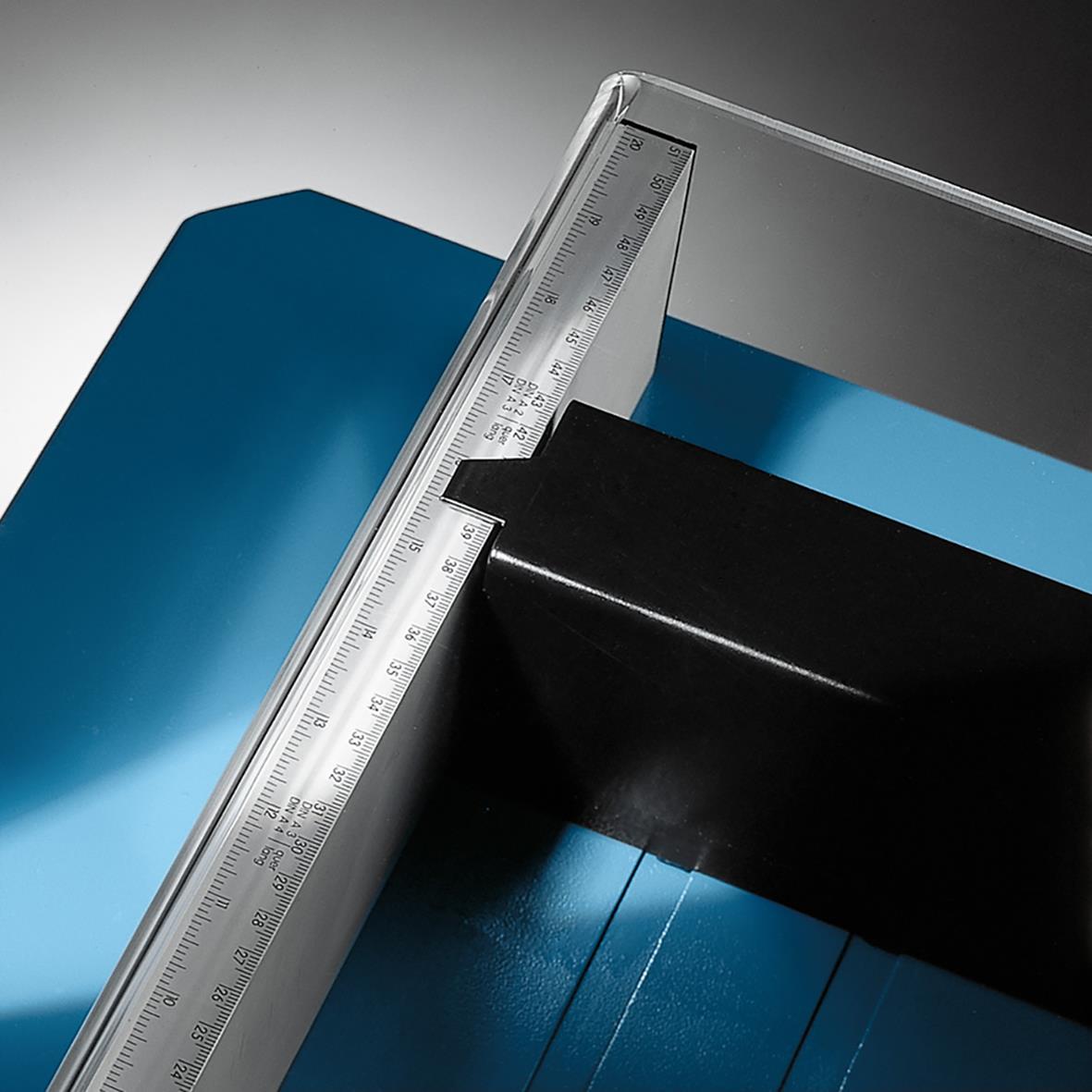 Skärmaskin Dahle 846 A3 med blå och svart blad och metallskala