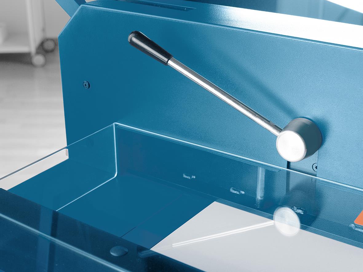 Skärmaskin Dahle 846 A3 med blå kropp och justerbar arm