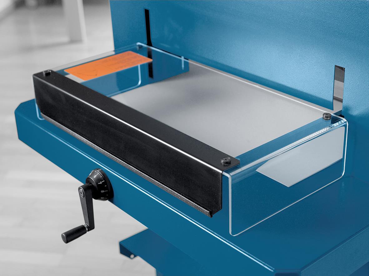 Skärmaskin Dahle 846 A3 med blå kropp och skärblad