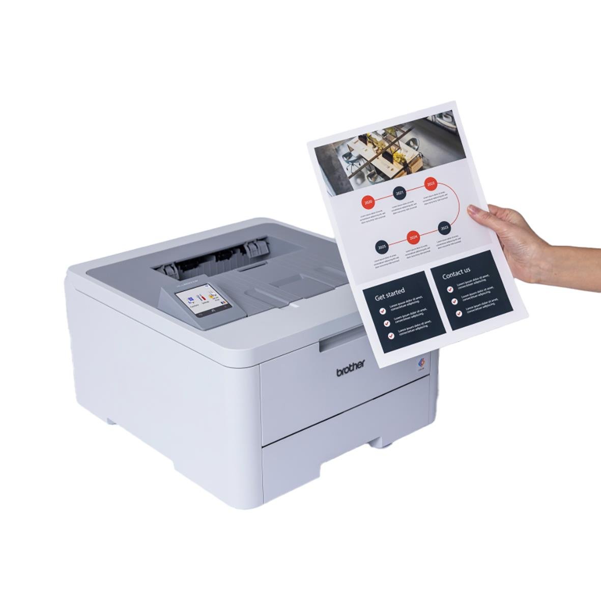 Färglaserskrivare Brother HL-L8230CDW med hand som håller utskriftsmaterial