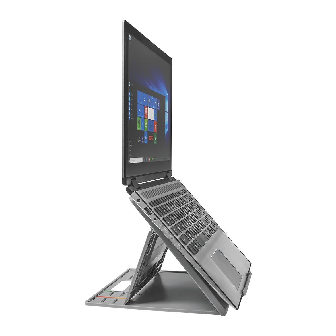 Kensington EasyRiser Go laptopstöd i silver med justerbar vinkel och ventilationsgaller