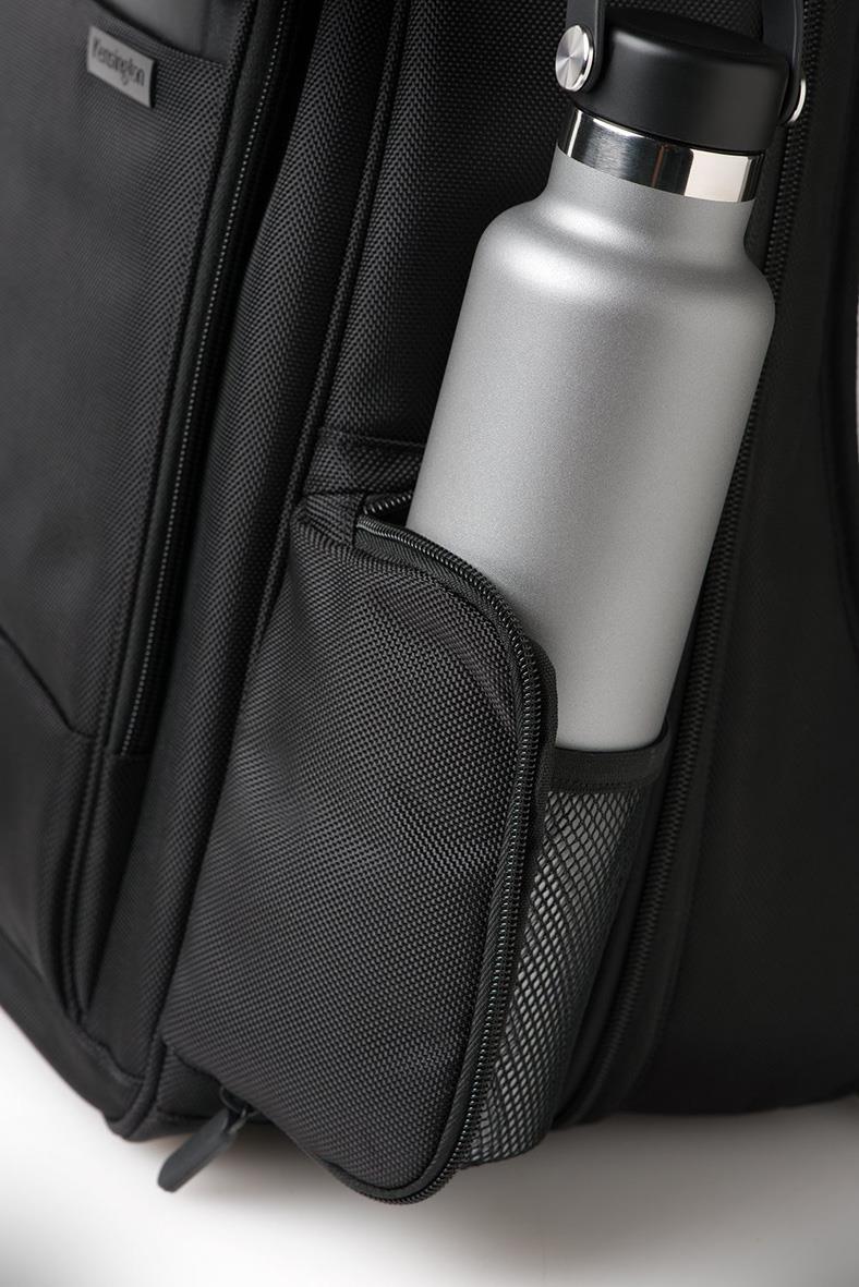 Ryggsäck Kensington Contour 2.0 med plats för 17-tums laptop och vattenflaska i sidoficka