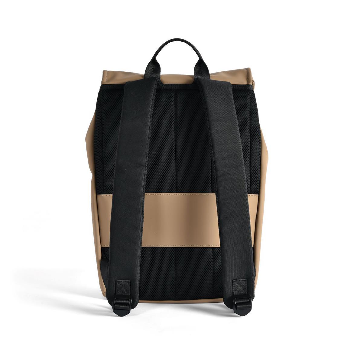 Ryggsäck med beige och svart design, handtag upptill och vadderade axelremmar