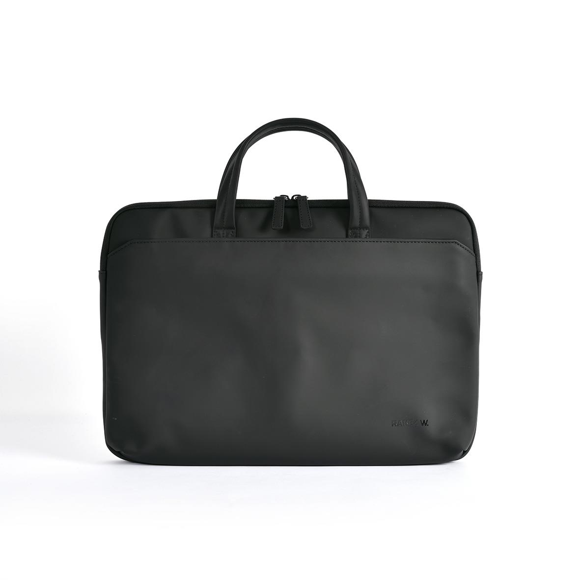 Svart laptopväska med handtag och dragkedja på vitt bakgrund