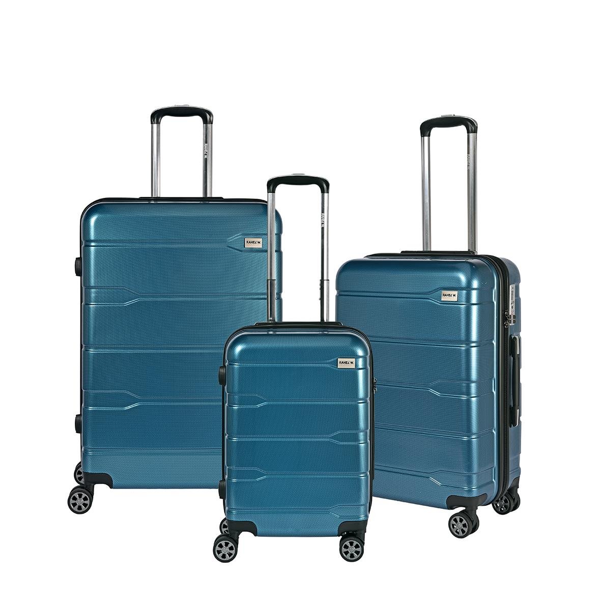 Tre blå resväskor i olika storlekar med utstickande handtag och hjul