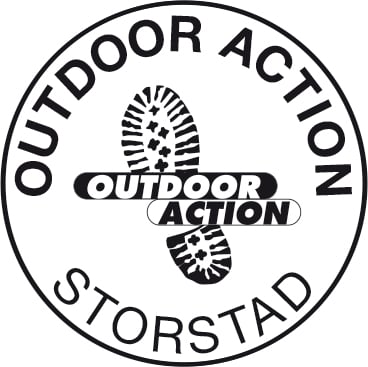 Svart rund stämpel med texten Outdoor Action Storstad och fotavtryck