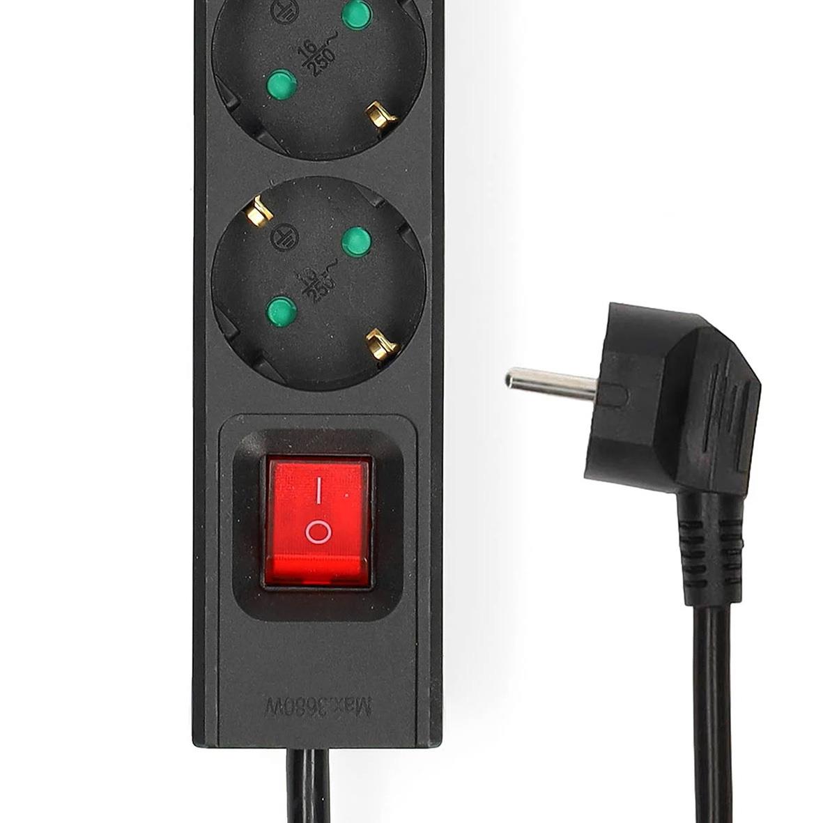 Grenuttag med 5-vägs USB-A/USB-C, jordad, svart, 1,5m kabel och strömbrytare