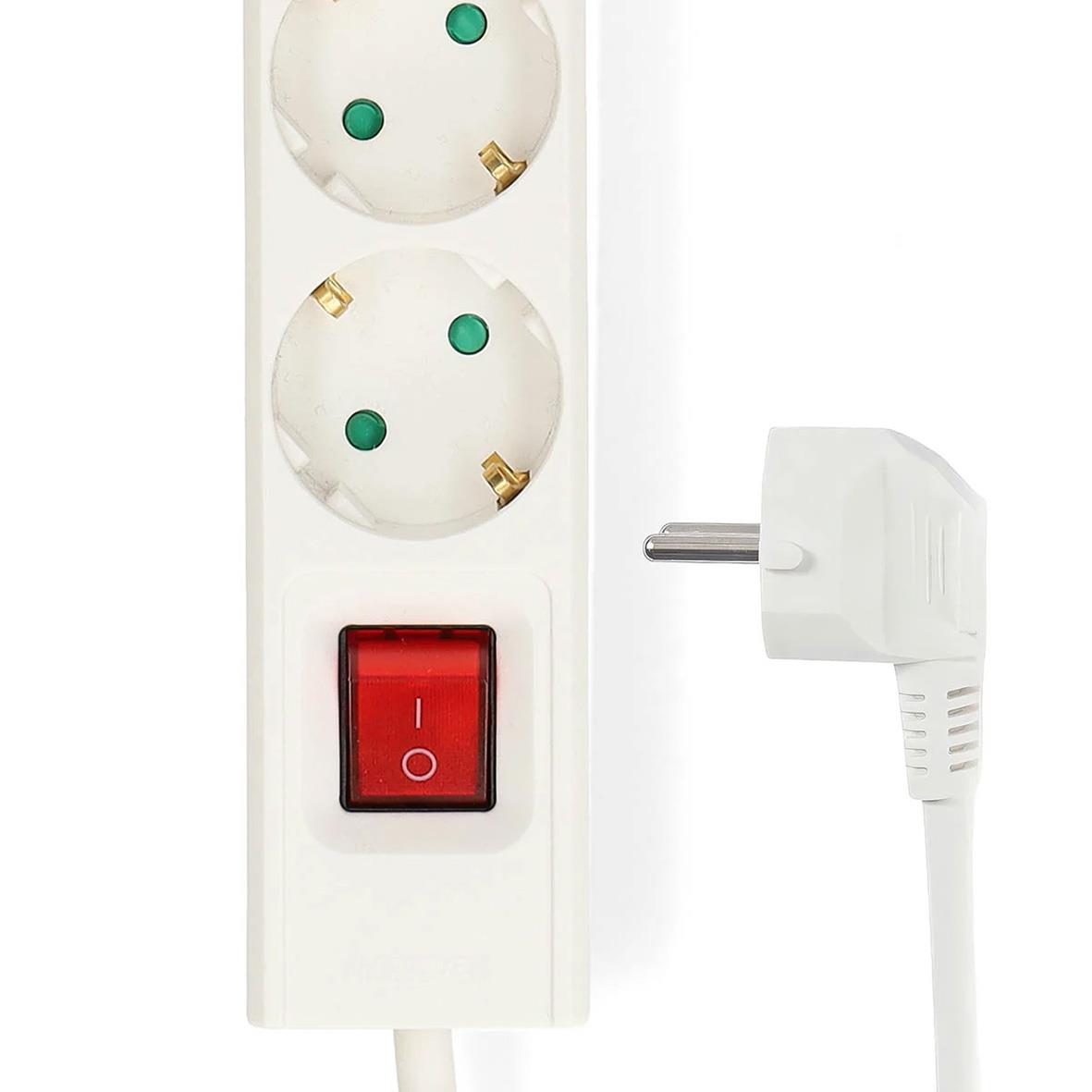 Vit grenuttag med 5 vägguttag, USB-A/USB-C, jordad, strömbrytare och 1,5m kabel