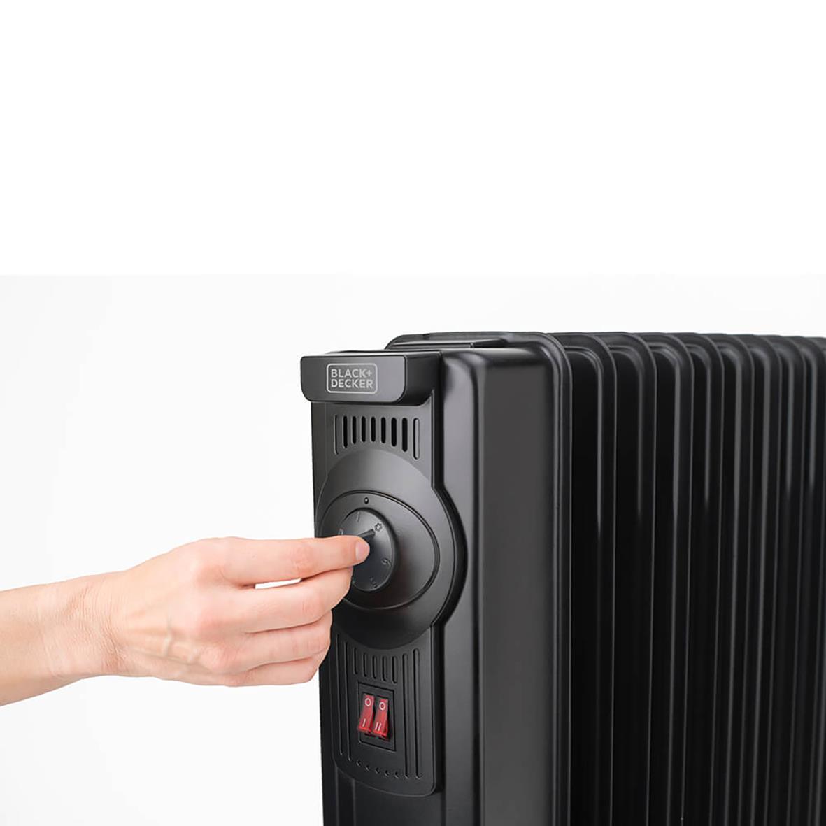 Svart oljefyllt elementvärmare från Black+Decker med 1500W, justerbar temperaturkontroll