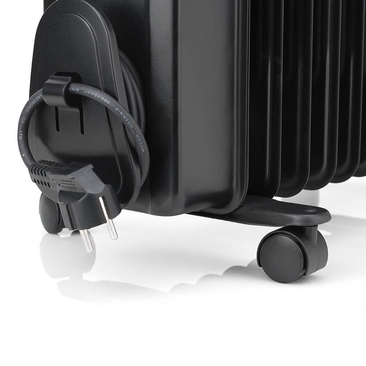 Svart Element Black+Decker 2300W oljefyllt resväskeliknande värmare med hjul och elkabel