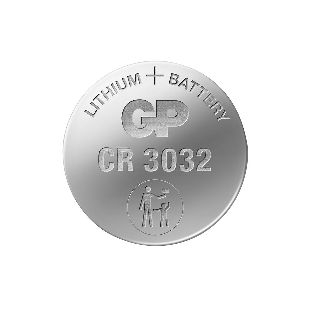 Knappcellsbatteri GP Lithium CR3032 med text och symbol på metallisk yta