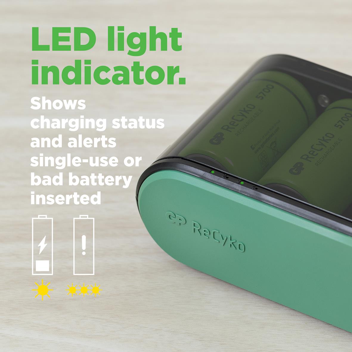Batteriladdare GP Recyko Universal med LED-indikator som visar laddningsstatus och batteriets skick