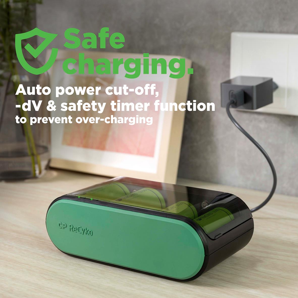 Batteriladdare GP Recyko Universal med säker laddning, automatisk avstängning och skyddstimer