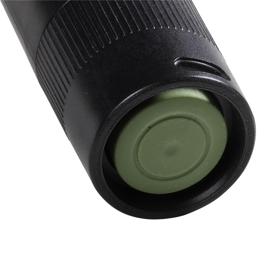 Ficklampa GP Everyday LED C107 med svart kropp och grön knapp