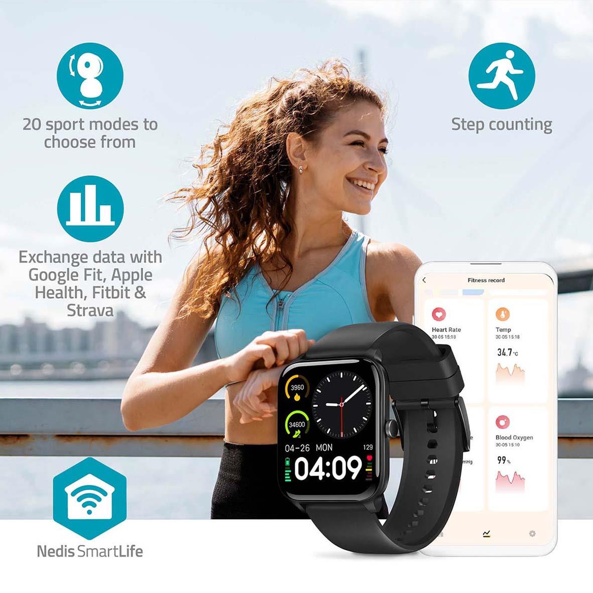 Kvinna med Nedis SmartLife-klocka visar steg, puls och data på telefon